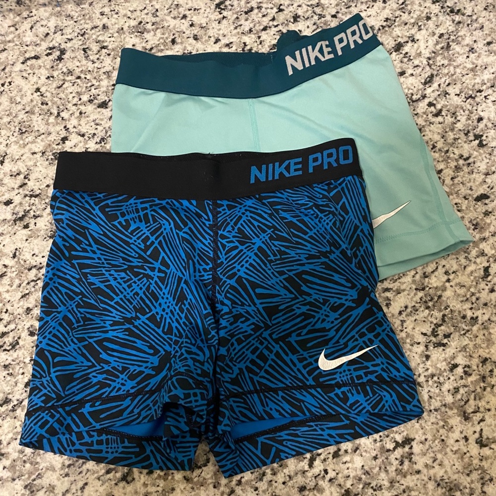 💪🏽💙 Nike Pro- 2 pairs- Women’s Size Small
